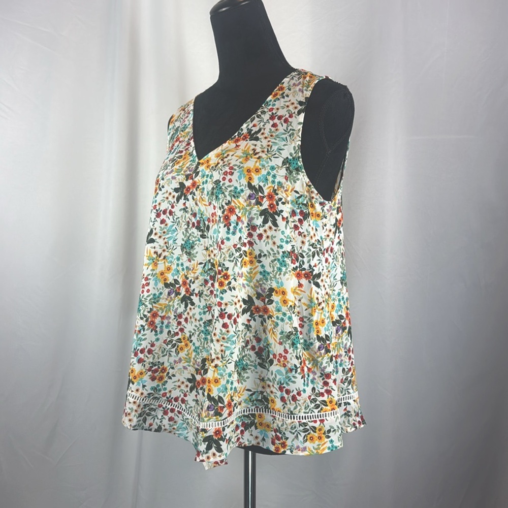 ANA Floral Sleeveless Summer Top - Picture 2 of 4